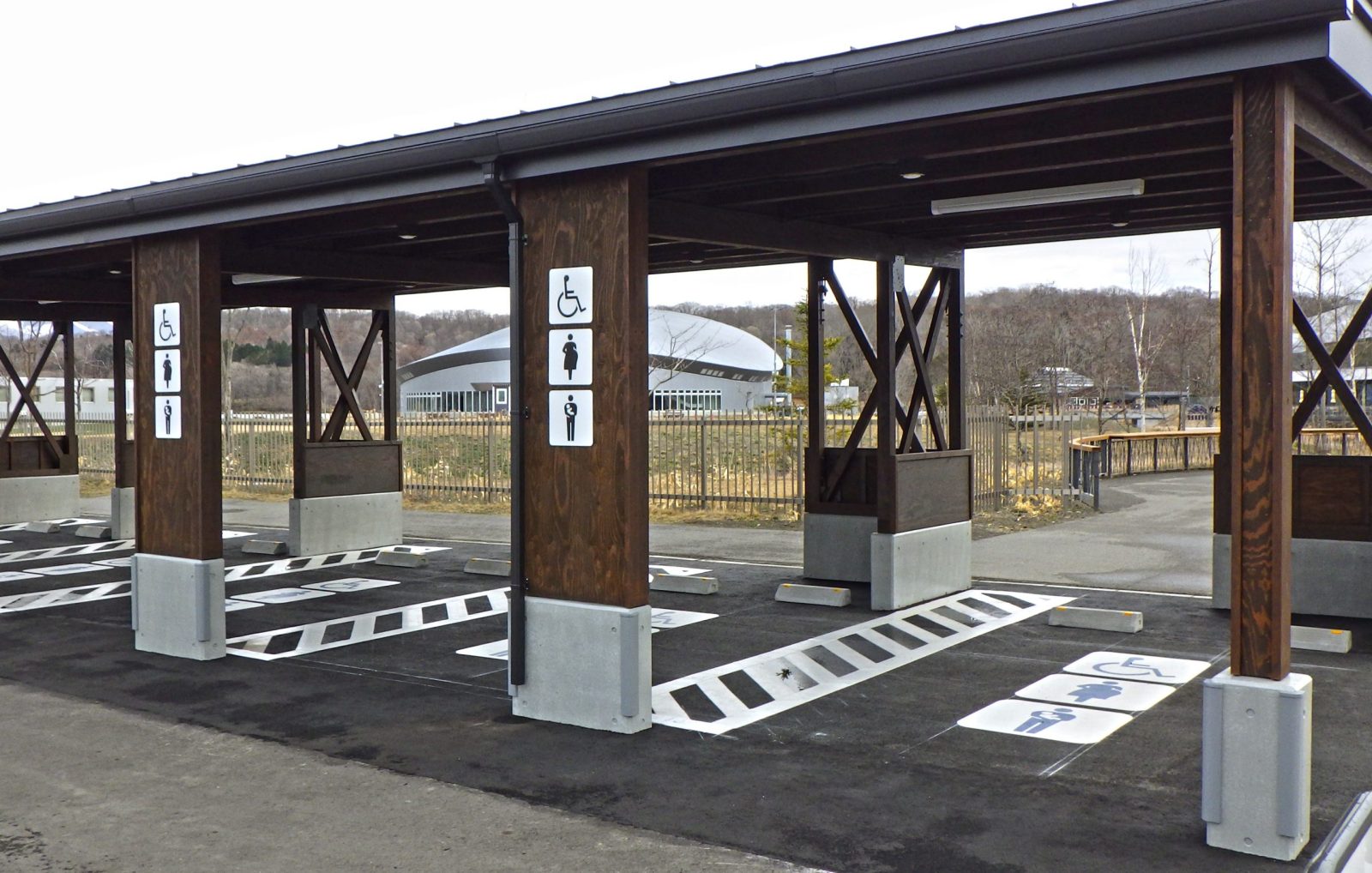 障害者等用駐車場 
