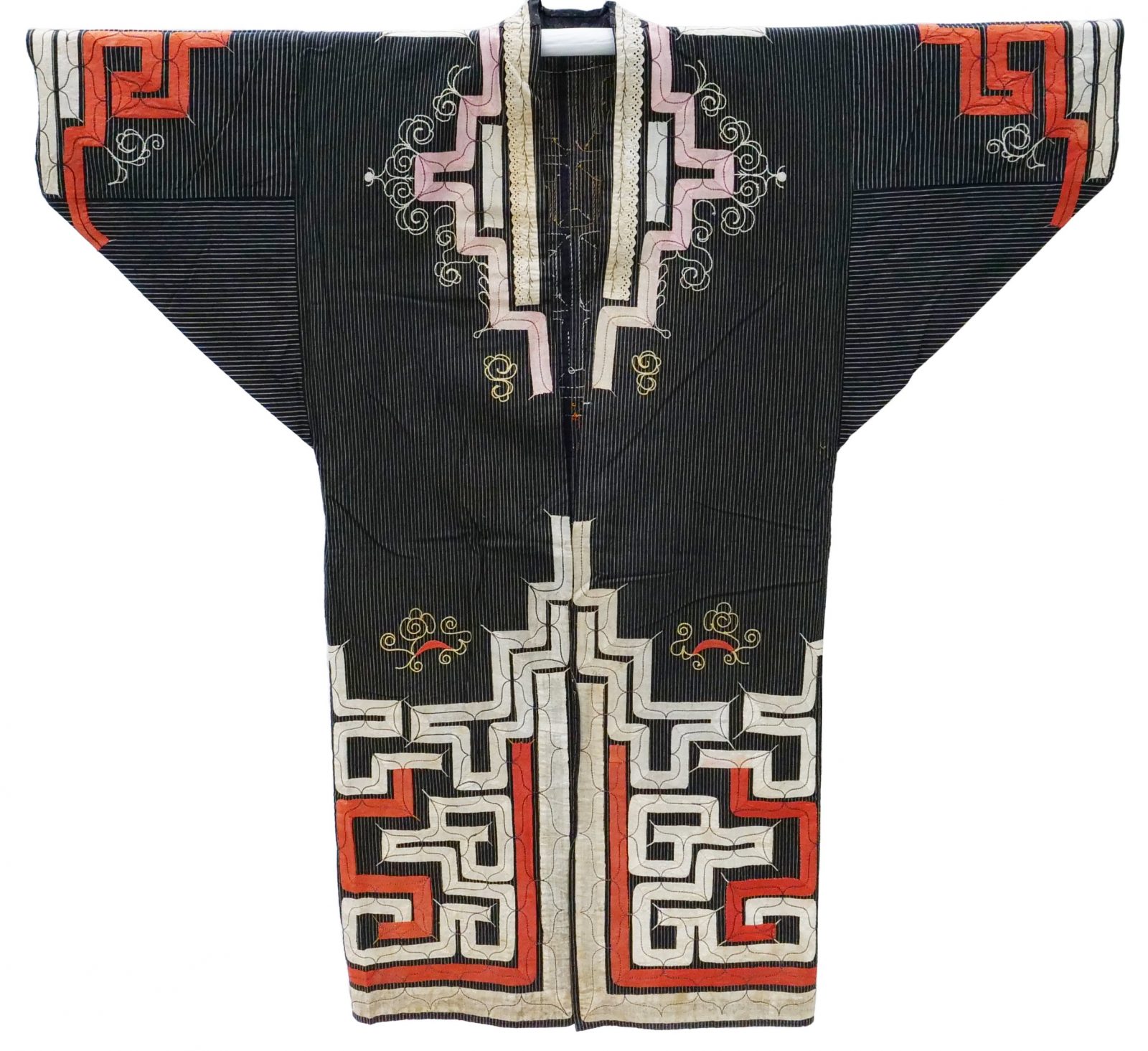 八重子が集めたフリルのついた衣服(木綿) 
